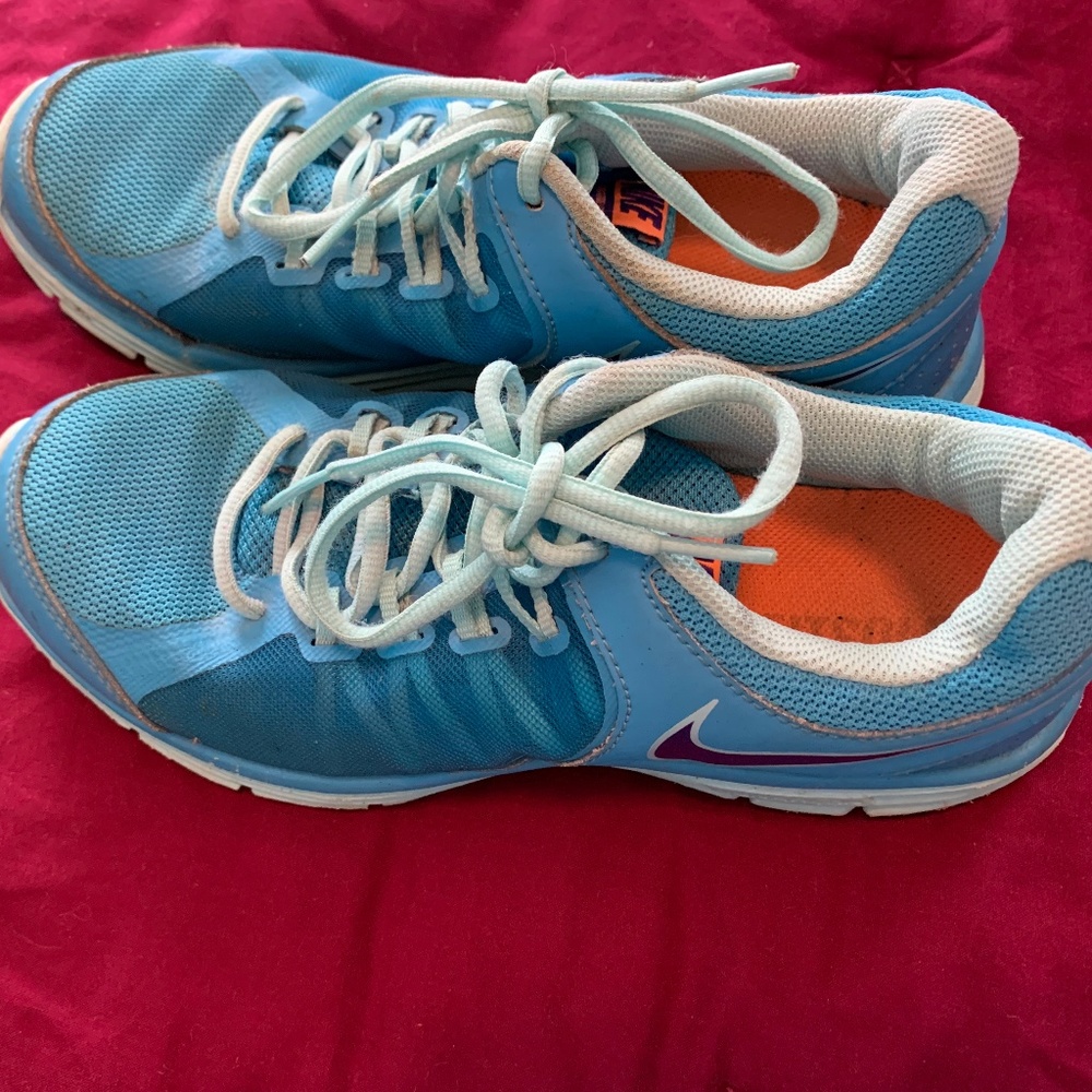Nike Tennis Shoes